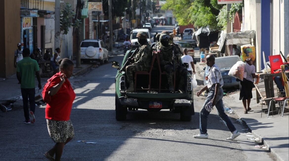 Members of the Haitian Armed Forces patrol the area as people flee homes following the armed gangs violence over the weekend, many grouped behind an alliance known as Viv Ansanm, at the Poste Marchand suburb, in Port-au-Prince, Haiti December 9, 2024. (Reuters File)