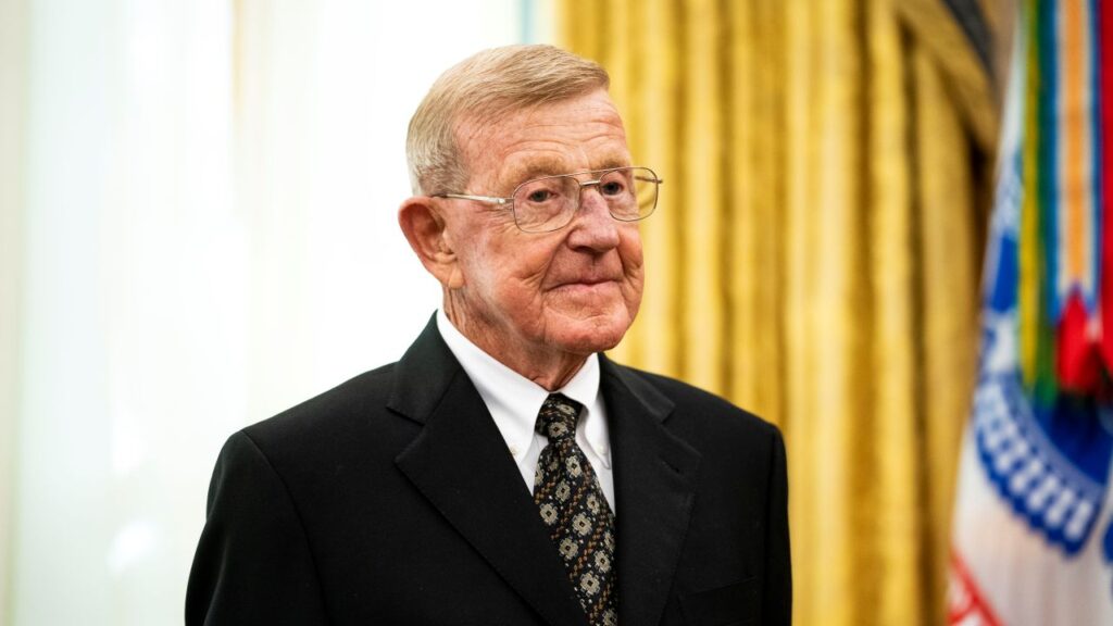 Image of Lou Holtz at a ceremony to receive the Presidential Medal of Freedom