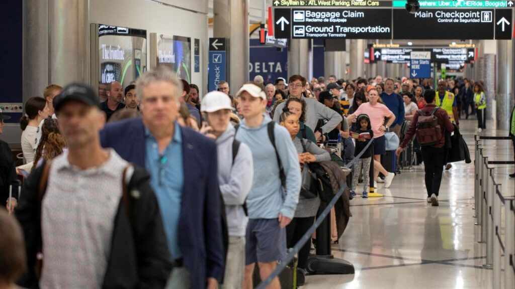 Passengers wait in line to access a Transportation Security Administration (TSA) security checkpoint inside the domestic terminal at Hartsfield-Jackson Atlanta International Airport in Atlanta, Georgia, U.S. March 27, 2026. (Reuters/Alyssa Pointer)