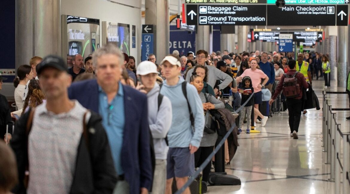 Passengers wait in line to access a Transportation Security Administration (TSA) security checkpoint inside the domestic terminal at Hartsfield-Jackson Atlanta International Airport in Atlanta, Georgia, U.S. March 27, 2026. (Reuters/Alyssa Pointer)