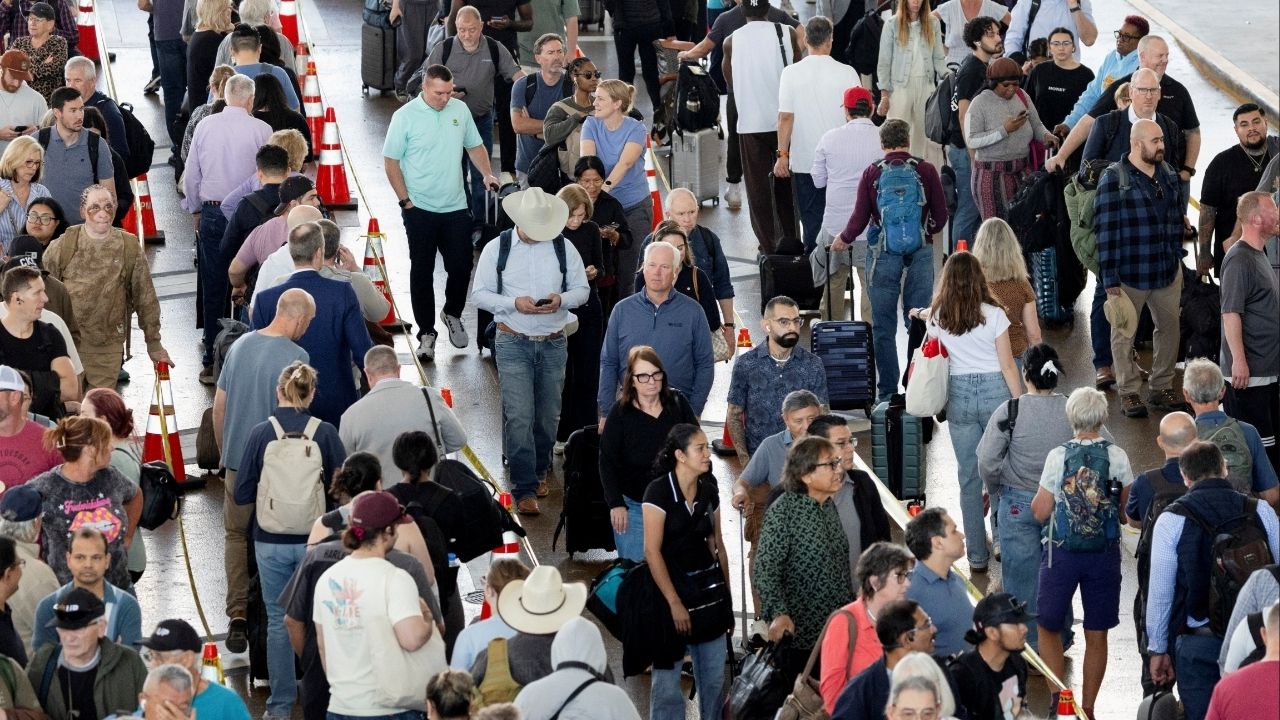 Passengers wait in long TSA lines amid a funding standoff that has forced 50,000 airport security officers to go without pay, causing delays at airports, at the George Bush Intercontinental Airport in Houston, Texas, U.S., March 25, 2026. (Reuters/Antranik Tavitian)
