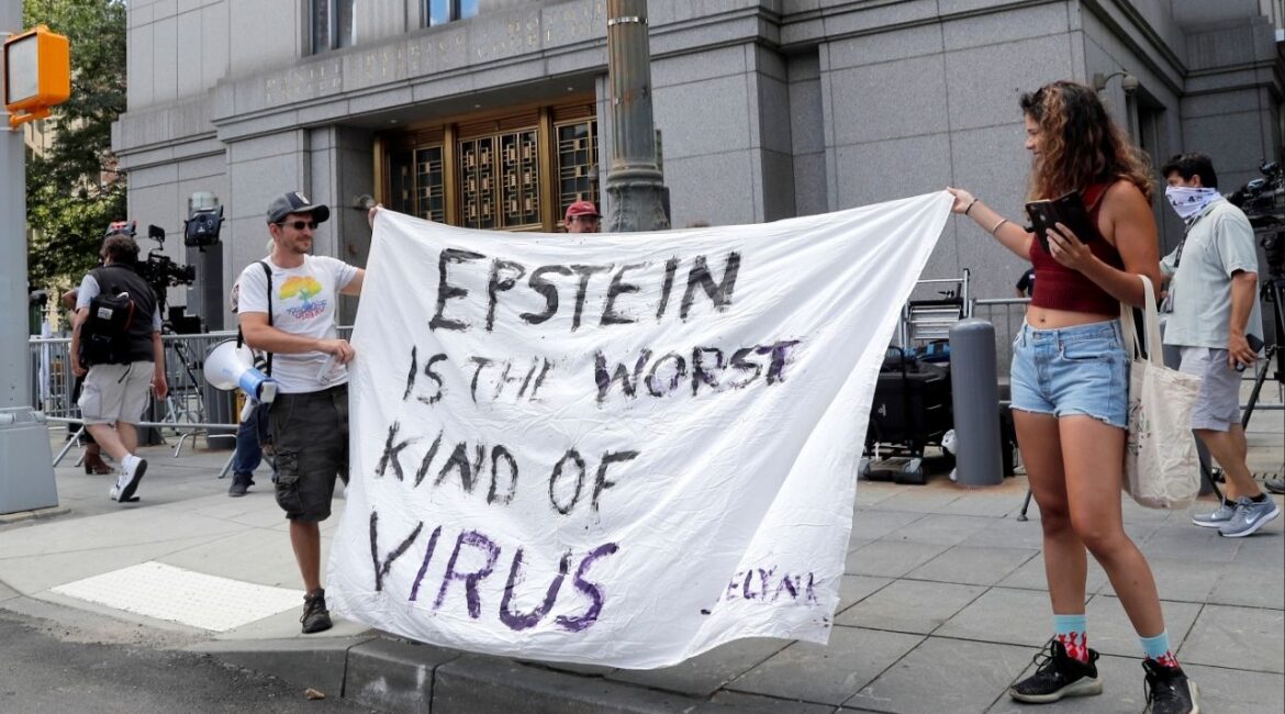 Protesters and members of the news media gather outside Manhattan Federal Court, during the arraignment hearing of Ghislaine Maxwell for her role in the sexual exploitation and abuse of minor girls by Jeffrey Epstein, in the Manhattan borough of New York City, New York, U.S. July 14, 2020. (Reuters/Mike Segar)