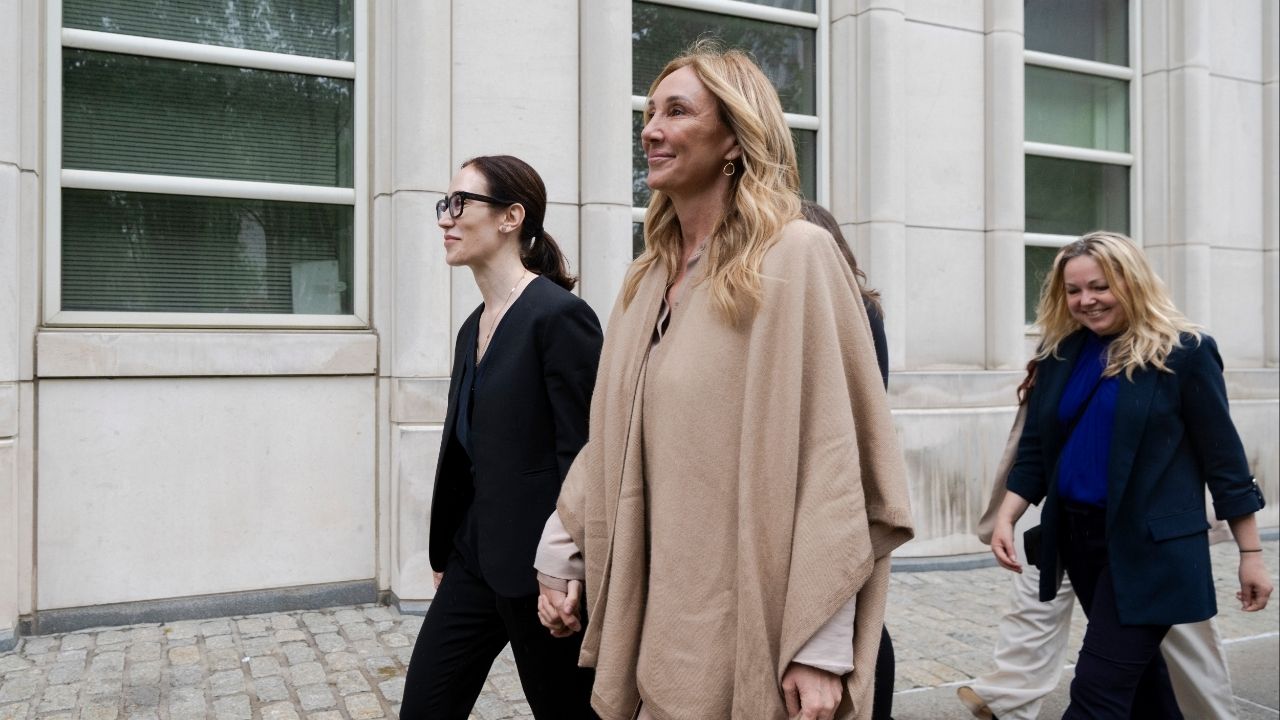 Rachel Cherwitz, left, OneTaste’s former head of sales, and Nicole Daedone, the company’s co-founder and former chief executive officer, arrive at federal court in Brooklyn, May 6, 2025. After two leaders of OneTaste were convicted, a judge referred to the aggressive publicity campaign on their behalf as she jailed them until their sentencing. (Brittainy Newman/The New York Times)