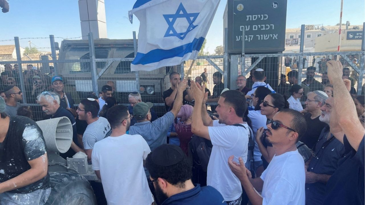 Right-wing protesters wave Israeli flags outside Sde Teiman detention facility, after Israeli Military Police arrived at the site as part of an investigation into suspected abuse of a Palestinian detainee, near Beersheba in southern Israel, July 29, 2024. (Reuters File)