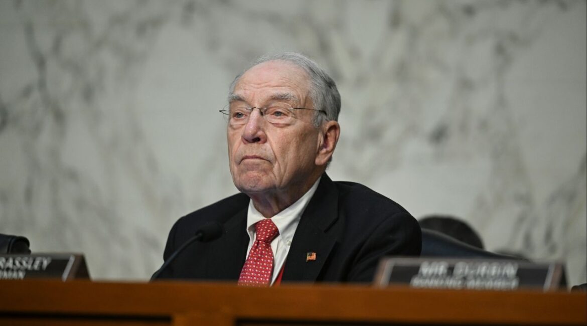 Sen. Chuck Grassley (R-Iowa) at a Senate Committee on the Judiciary hearing to examine U.S. Attorney General Pam Bondi at the U.S. Capitol in Washington, Oct. 7, 2025. Grassley called lifting restrictions on Russian oil the “wrong move.” (Kenny Holston/The New York Times)