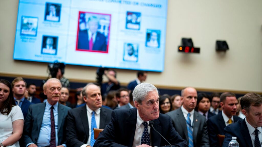 Image of Robert Mueller appearing before the House Intelligence Committee