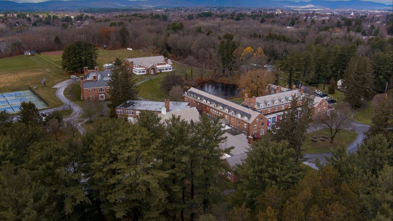 The campus of Miss Hall’s School, in Pittsfield, Mass., Nov. 16, 2025. A former teacher at this private girls’ boarding school in western Massachusetts has been indicted on three counts of rape for allegedly assaulting two students — a case that had incited outrage about the teacher’s long history of alleged abuse. (David Degner/The New York Times)