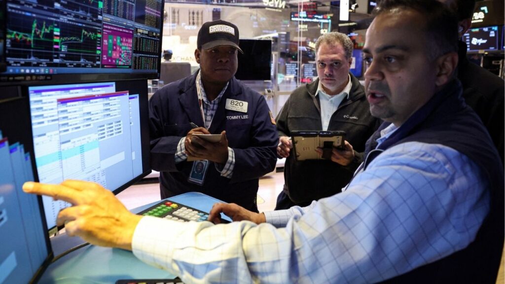 Traders work on the floor at the New York Stock Exchange (NYSE) in New York City, U.S., March 5, 2026. (Reuters/Brendan McDermid)