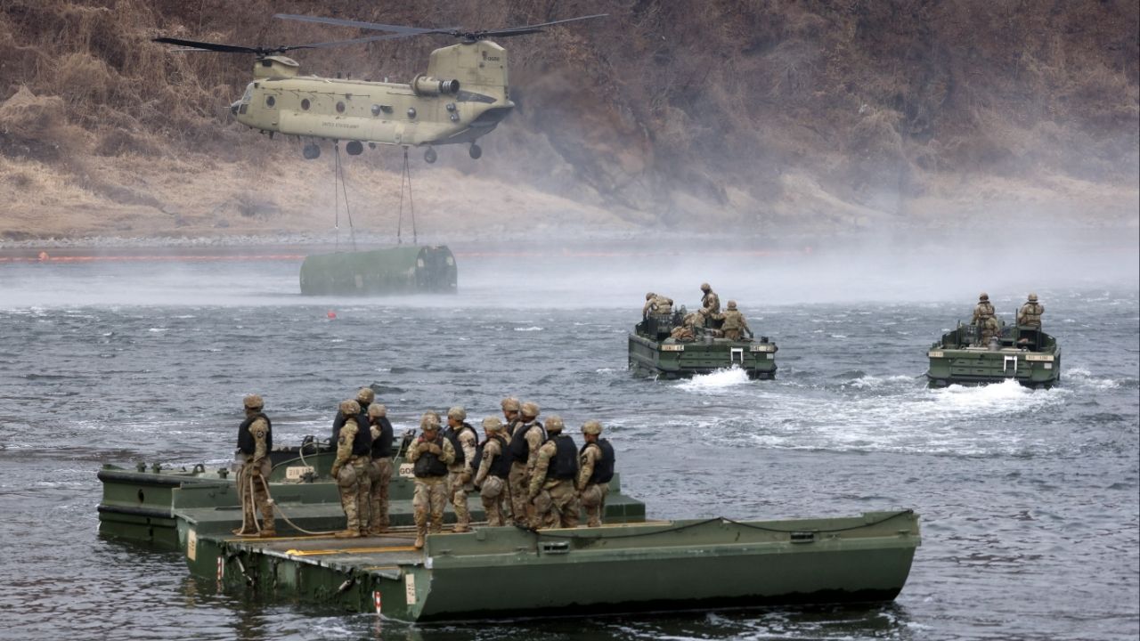 U.S. Army soldiers take part in a U.S.-South Korea joint river-crossing exercise, which is a part of the annual Freedom Shield joint military training, near the demilitarized zone separating South and North Korea, in Yeoncheon, South Korea, March 14, 2026. REUTERS/Kim Soo-hyeon