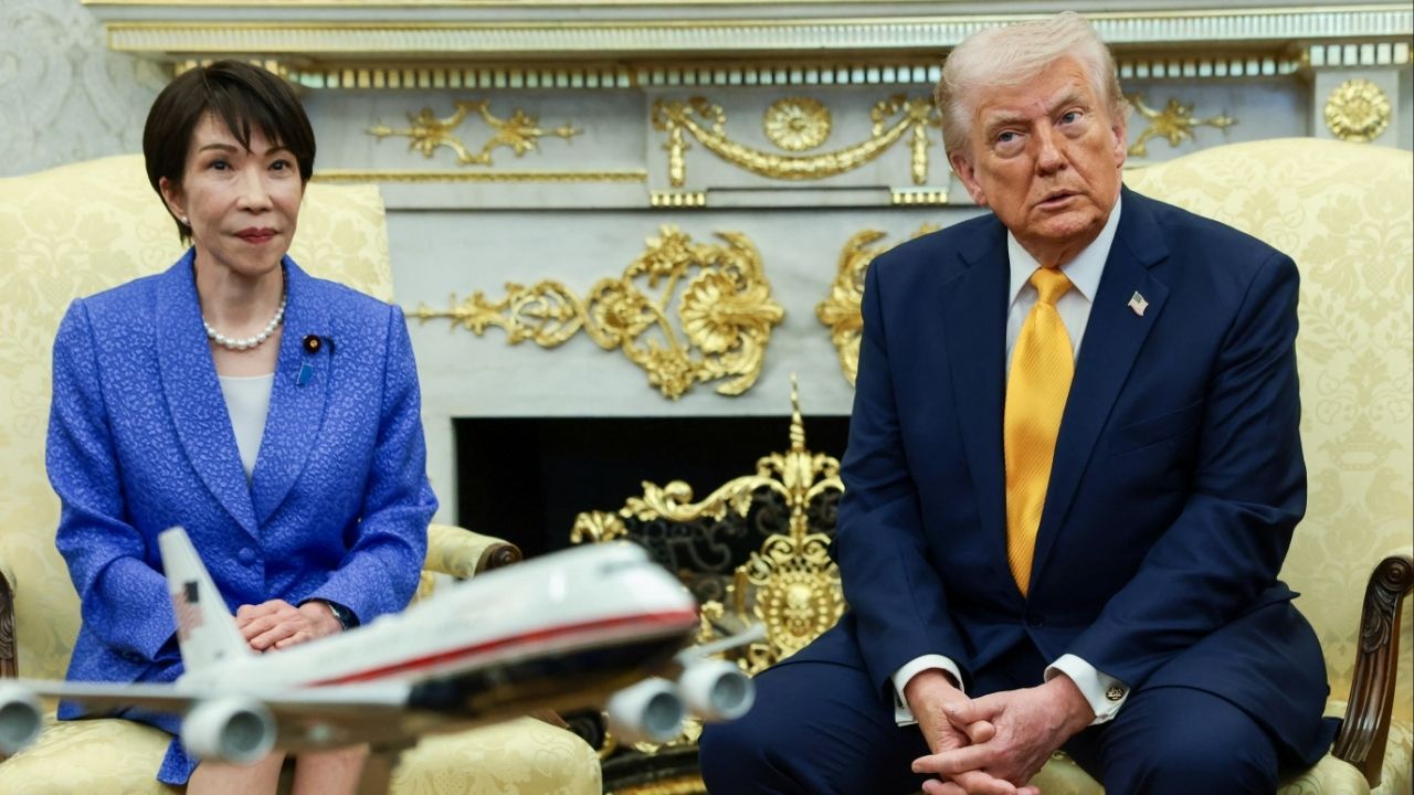 U.S. President Donald Trump meets with Japanese Prime Minister Sanae Takaichi in the Oval Office at the White House in Washington, D.C., U.S., March 19, 2026. (Reuters/Evelyn Hockstein)