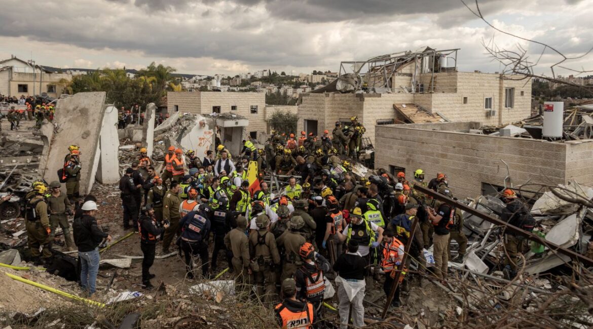 Image of Emergency responders at the site of an Iranian missile strike in Beit Shemesh, Israel, part of Tehran’s retaliation for coordinated U.S. and Israeli airstrikes