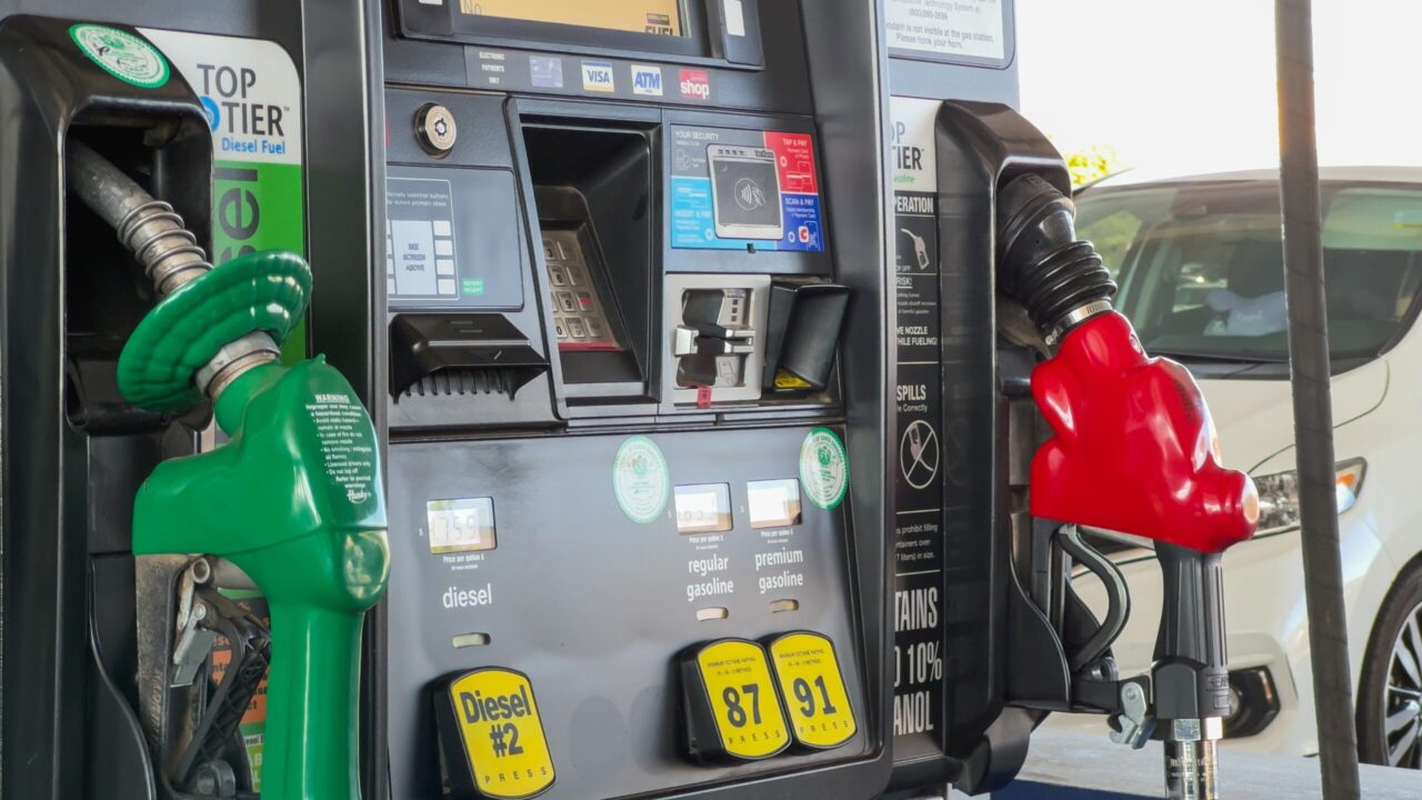 Image of gas pump with a green handle for diesel and red for gasoline