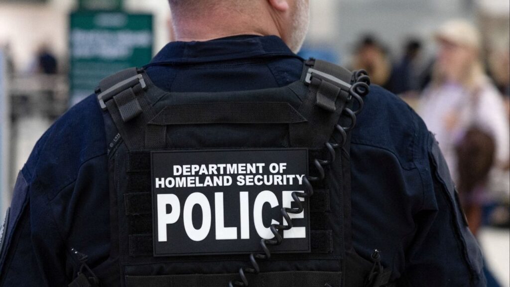 A Department of Homeland Security officer directs passengers as they wait in long TSA lines amid a funding standoff that has forced 50,000 airport security officers to go without pay, causing delays at airports, at the George Bush Intercontinental Airport in Houston, Texas, U.S., March 25, 2026. (Reuters File)