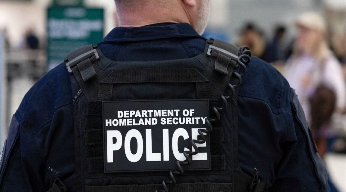 A Department of Homeland Security officer directs passengers as they wait in long TSA lines amid a funding standoff that has forced 50,000 airport security officers to go without pay, causing delays at airports, at the George Bush Intercontinental Airport in Houston, Texas, U.S., March 25, 2026. (Reuters File)