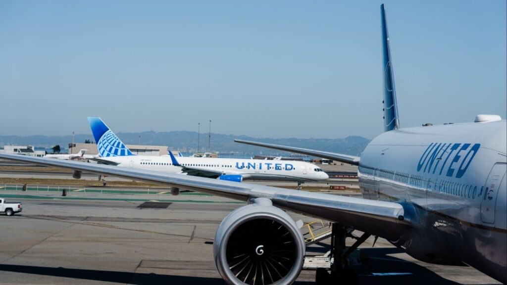 A United Airlines airplane sits at San Francisco International Airport, Oct. 1, 2021. United is introducing restrictive base fares in its most profitable cabins: premium economy and business class..(Gabriela Bhaskar/The New York Times)