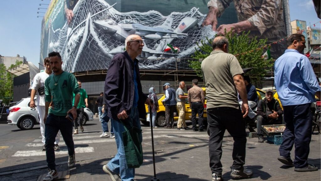 A billboard in Tehran on Tuesday, April 28, 2026, depicts Iranian control of the Strait of Hormuz. Oil prices continued to climb on Tuesday, as peace talks between the United States and Iran appeared at an impasse, with negotiators deadlocked over proposals to reopen the Strait of Hormuz to tanker traffic and restrict Iran’s nuclear program. Arash Khamooshi/The New York Times)