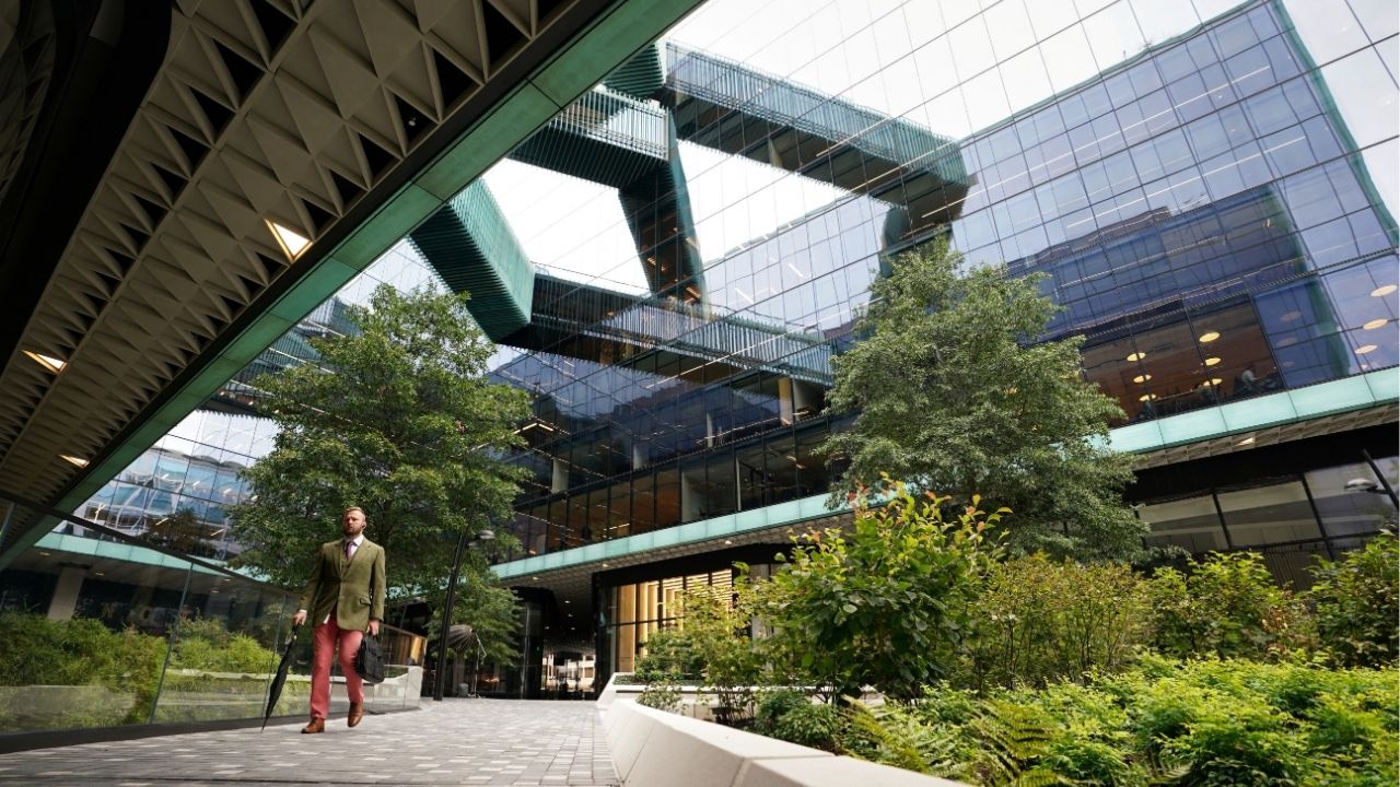 US Fixed 30-Year Mortgage Rate Drops to 6.23%