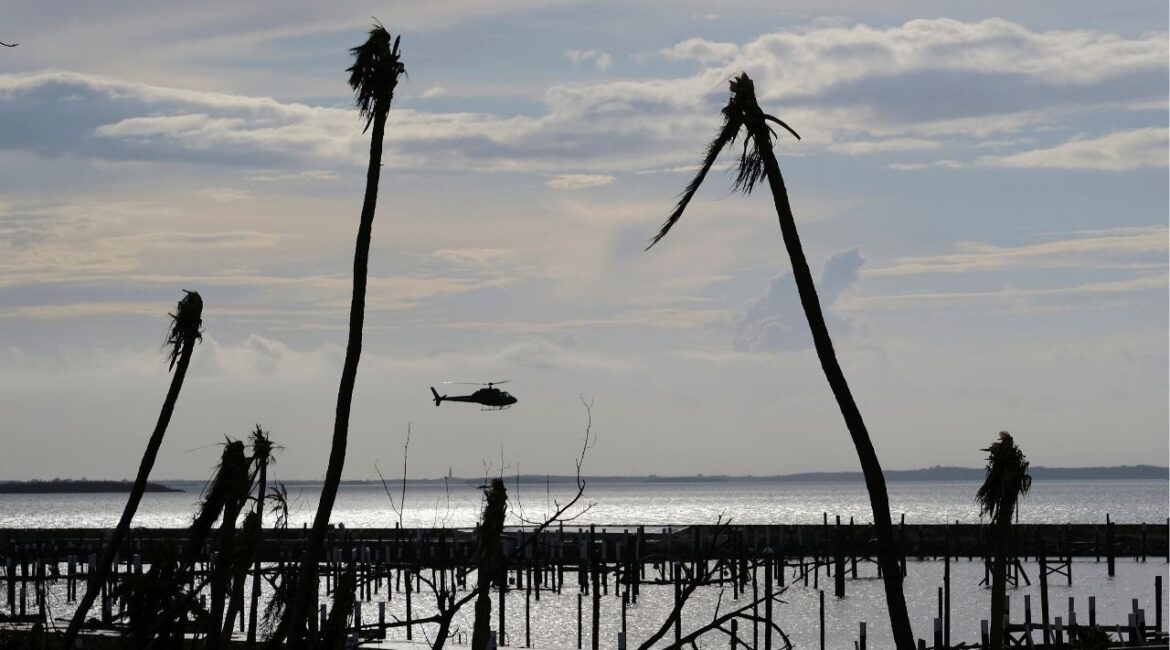 An unidentified helicopter lands on the Great Abaco island town of Marsh Harbour, Bahamas, September 4, 2019. (Reuters/Dante Carrer)