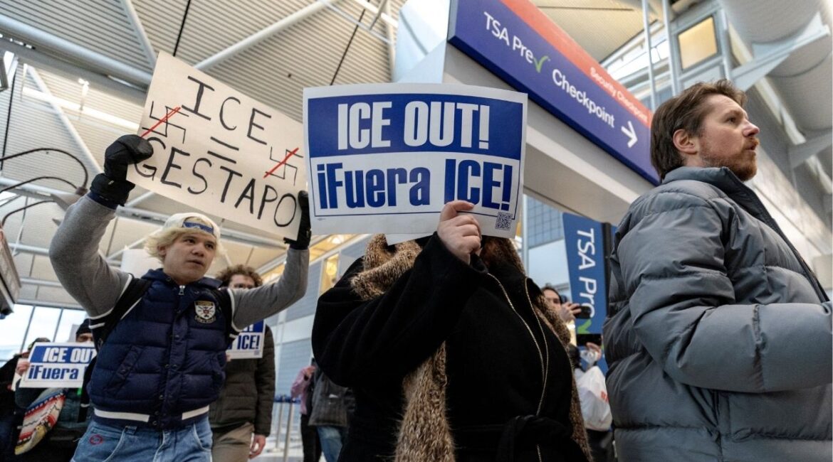 Anti-ICE protesters march through Terminal 1 of O’Hare International Airport, as they call for the removal of ICE agents ordered to help with security at airports earlier in the week on Monday, March 23, in Chicago, Illinois, U.S., March 27, 2026. (Reuters/Jim Vondruska)