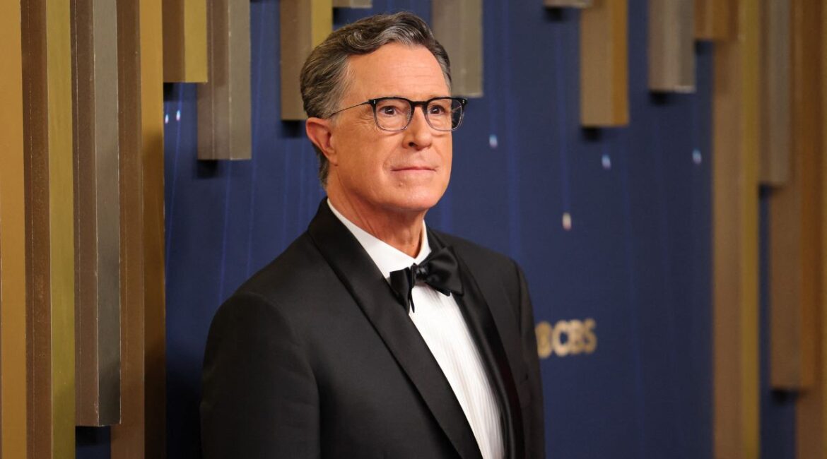 Stephen Colbert poses on the red carpet at the 77th Primetime Emmy Awards in Los Angeles, California, U.S., September 14, 2025. (REUTERS/Daniel Cole/File Photo)
