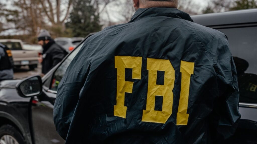 Federal agents execute a search warrant as part of a fraud investigation in Bloomington, Minn., Dec. 18, 2025. Federal agents on the morning of April 28 searched various businesses in the Minneapolis area as part of a fraud investigation, according to a law enforcement official. (Jamie Kelter Davis/The New York Times)