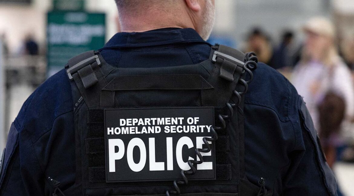 A Department of Homeland Security officer directs passengers as they wait in long TSA lines at the George Bush Intercontinental Airport in Houston, Texas, U.S., March 25, 2026. (Reuters/File Photo)
