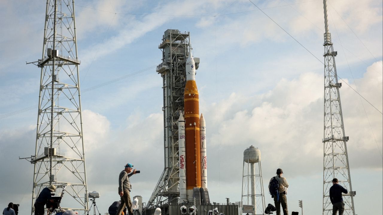 People set cameras to photograph NASA's Artemis II lunar flyby mission, with the next-generation moon rocket, the Space Launch System (SLS) rocket and the Orion crew capsule, on Pad 39B, ahead of the launch of the Artemis II mission at the Kennedy Space Center in Cape Canaveral, Florida, U.S., March 31, 2026. REUTERS/Brendan McDermid