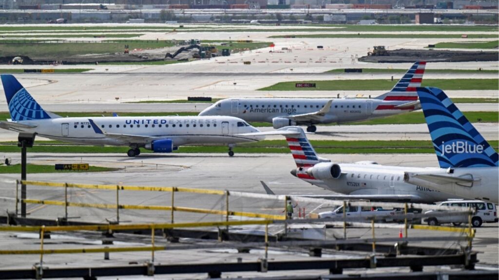 Planes operated by United Airlines and American Airlines taxi on the runway at Chicago O'Hare International Airport in Chicago, Illinois, U.S., April 14, 2026. (Reuters File)