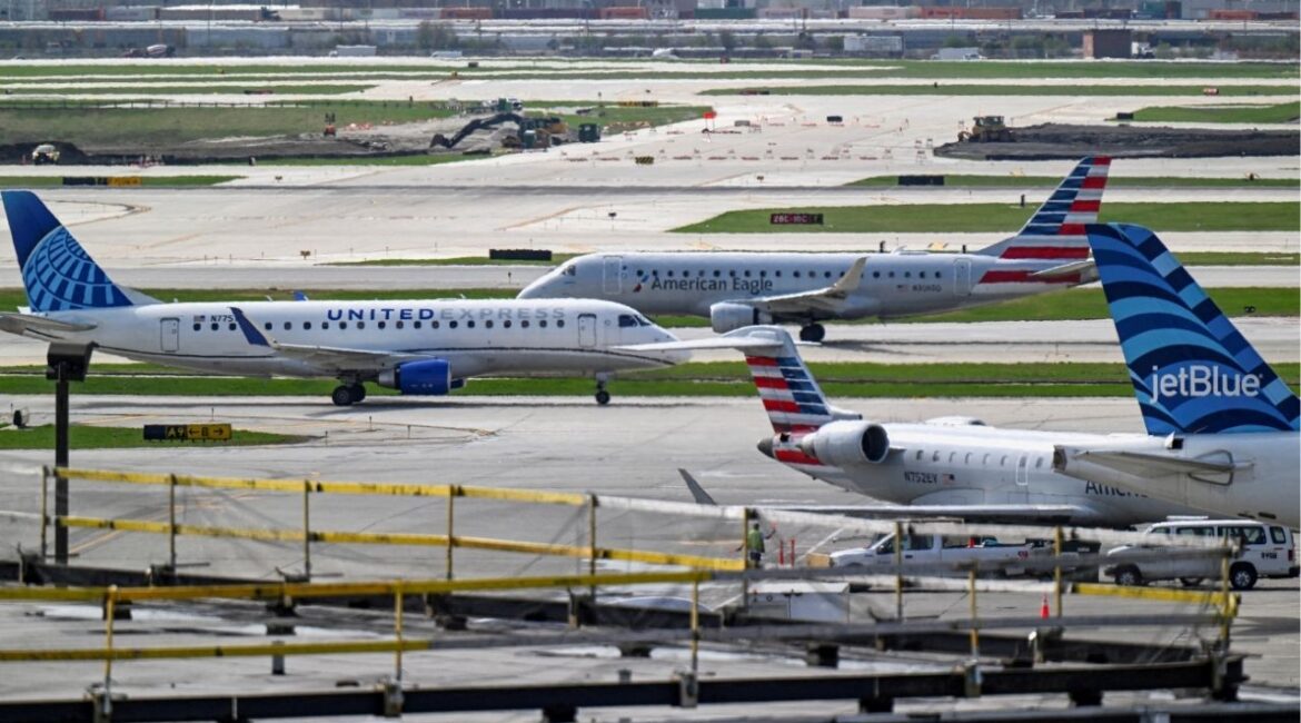 Planes operated by United Airlines and American Airlines taxi on the runway at Chicago O'Hare International Airport in Chicago, Illinois, U.S., April 14, 2026. (Reuters File)
