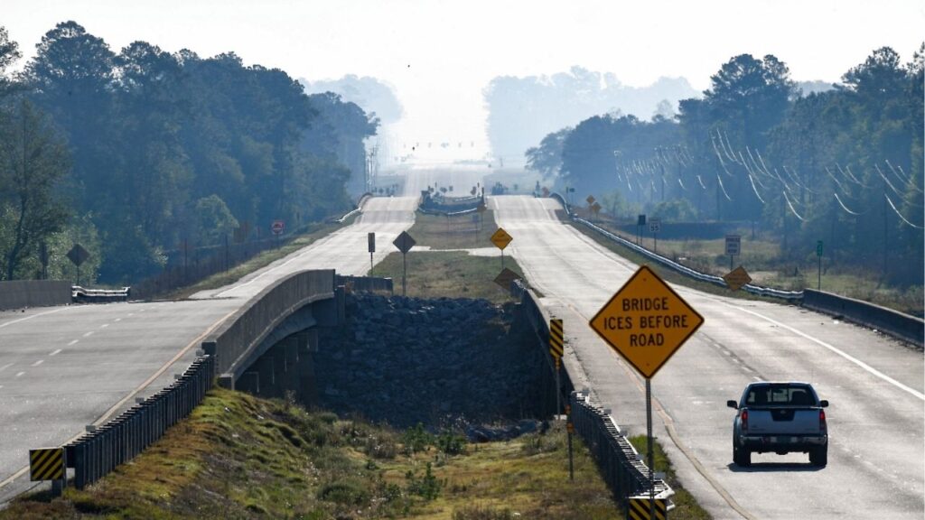 Smoke rises over U.S. Route 82, as a wildfire continues to burn across Brantley County, in Lulaton, Georgia, U.S., April 23, 2026. (Reuters/Octavio Jones)
