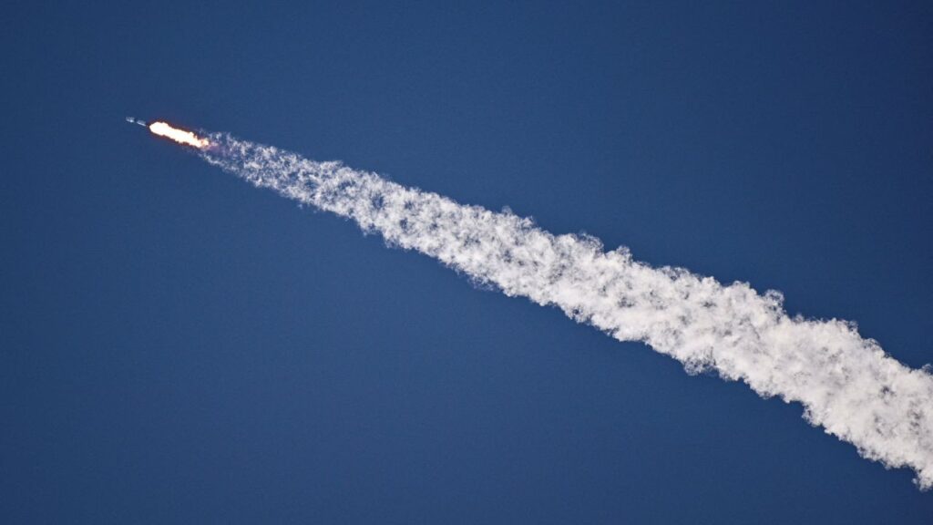 A SpaceX Falcon 9 rocket lifts off from the Cape Canaveral Space Force Station with a payload of Starlink v2-mini satellites in Cape Canaveral, Florida, U.S., April 2, 2026. (REUTERS/Steve Nesius)