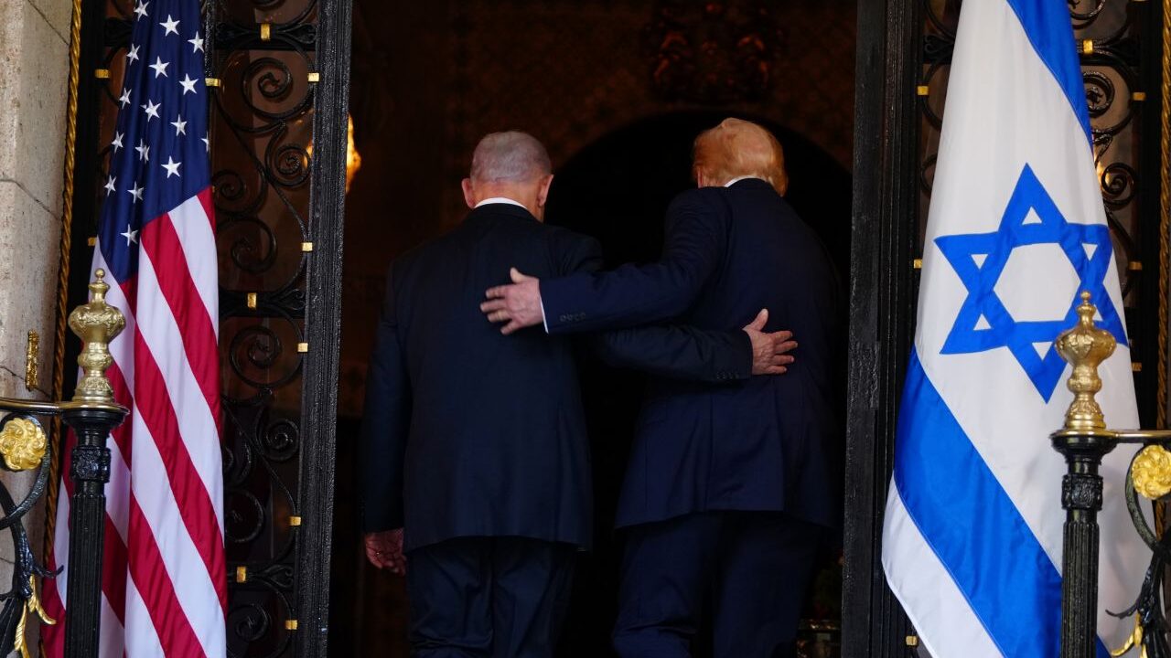 Image of the Benjamin Netanyahu and Donald Trump exiting a room with their arms around each other's back