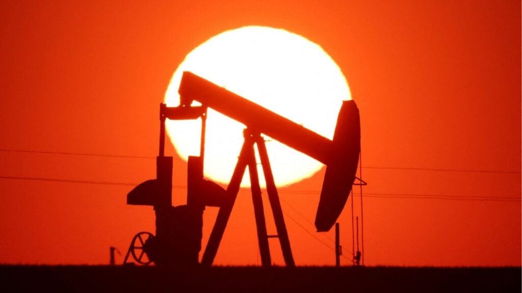 The sun sets behind an oil pump outside Vaudoy-en-Brie, near Paris, France, March 18, 2026. (Reuters/Christian Hartmann)