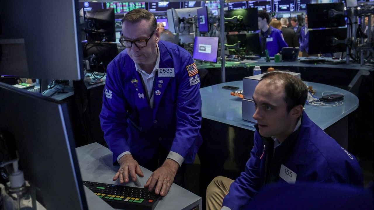 Stocks Rise on Ceasefire Relief, Oil Gains as Truce Is Tested