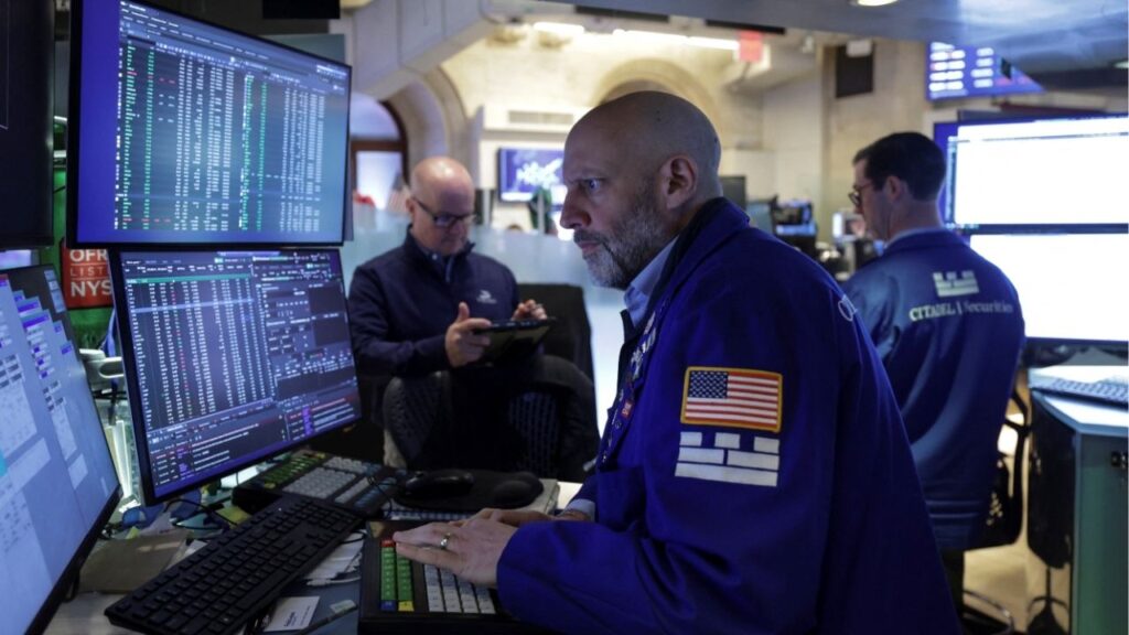 Traders work on the floor at the New York Stock Exchange (NYSE) in New York City, U.S., April 23, 2026. (Reuters/Jeenah Moon)