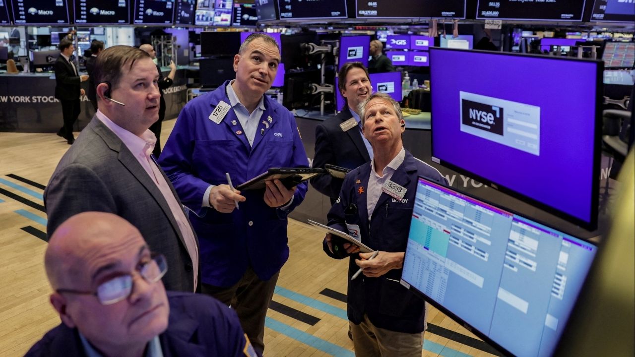 Traders work on the floor at the New York Stock Exchange (NYSE) in New York City, U.S., March 24, 2026. (Reuters File)