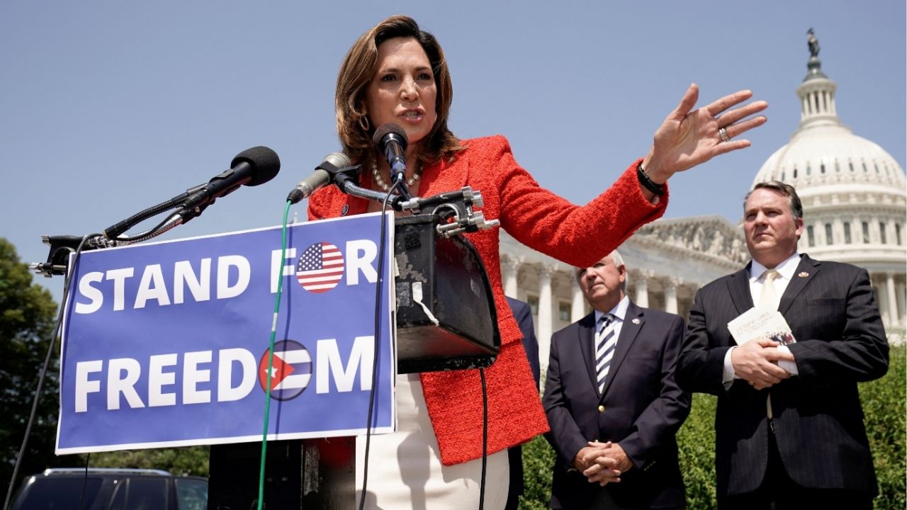 Conservative Super PAC Threatens to Unseat Republicans Over Immigration Bill