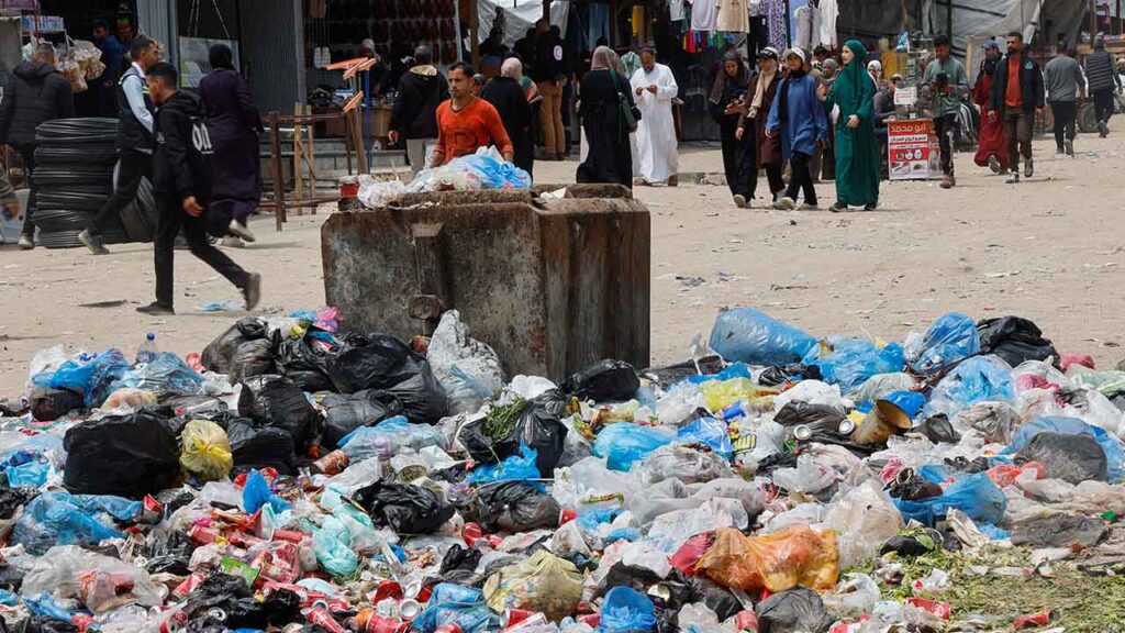Palestinians walk past piles of garbage and waste near tents for displaced people, amid the spread of rodents, in Khan Younis in the southern Gaza Strip, April 27, 2026. (Reuters/Haseeb Alwazeer)