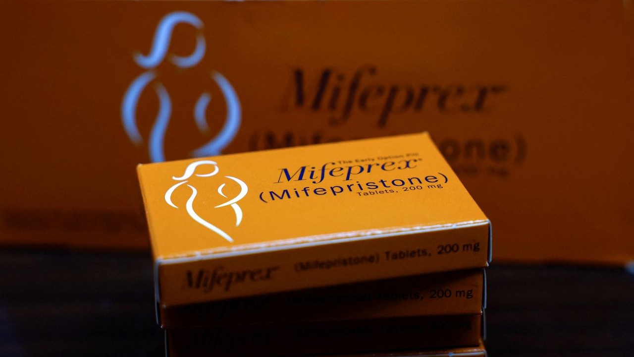 US Supreme Court Lets Abortion Pill Mail Delivery Restart for Now