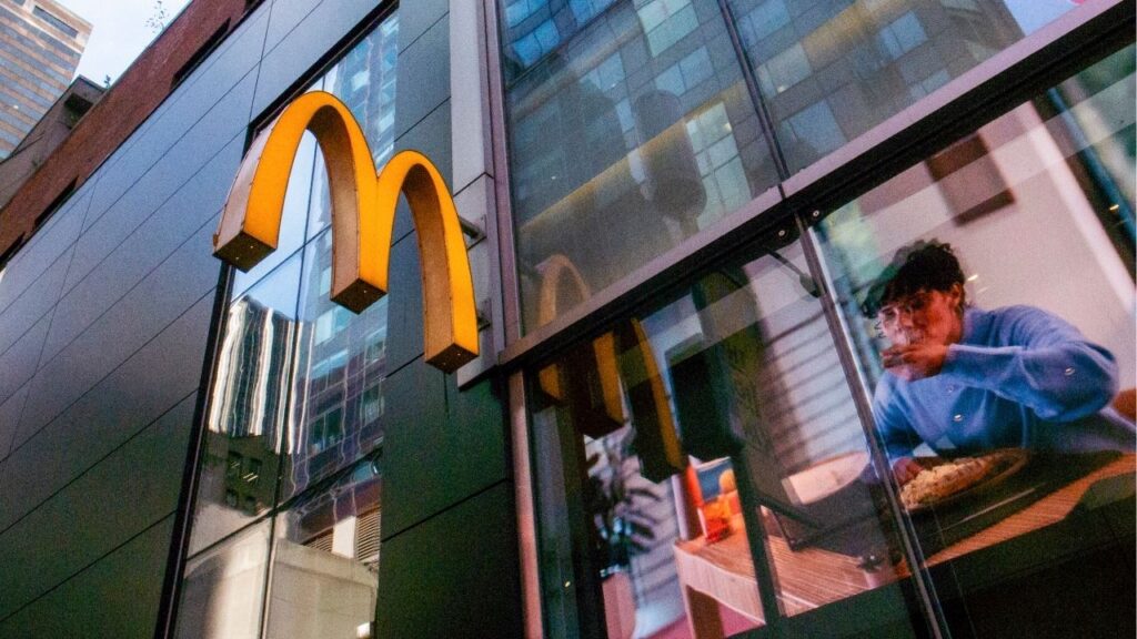 A McDonald’s restaurant in Times Square in Manhattan, Jan. 30, 2025. Fallout from the war in Iran hasn’t dampened quarterly results at from American fast food companies; global sales at McDonald’s open at least a year rose 3.8 percent in the quarter that ended in March 2026, compared with the same period last year, the company reported on May 7, 2026. (John Taggart/The New York Times)