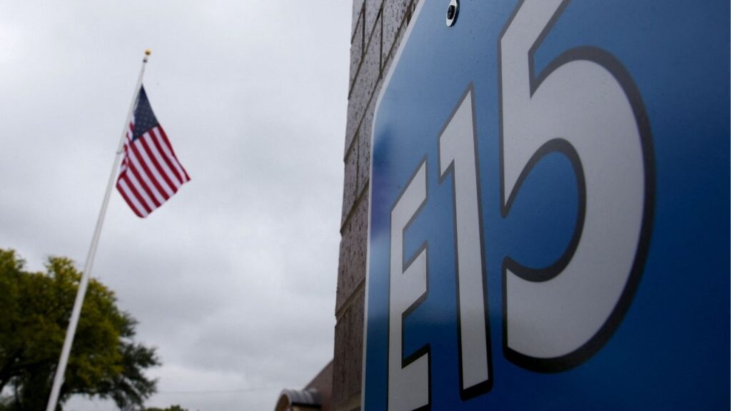 A sign advertising E15, a gasoline with 15 percent of ethanol, is seen at a gas station in Clive, Iowa, United States, May 17, 2015. (Reuters File)