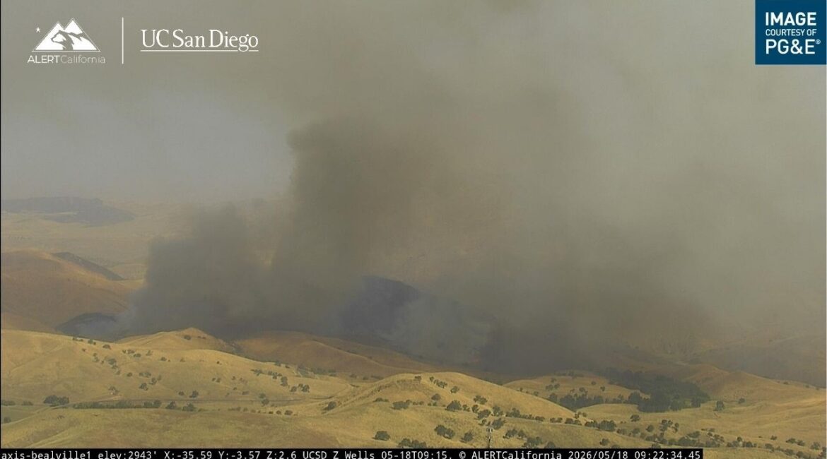A vegetation fire near Bena Landfill off Highway 58 in Keene burned about 40 acres Monday, prompting Kern County firefighters to respond as smoke drifted through the area. (Alert California)