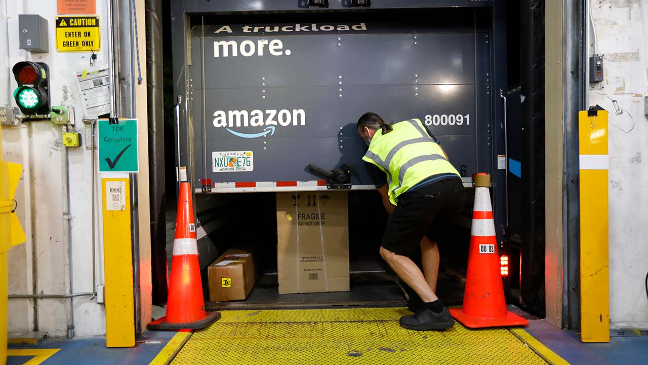 Amazon Expands Logistics Arm to Outside Companies