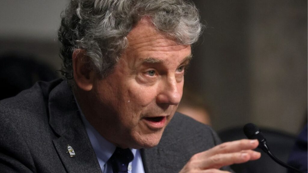 Chairman Sen. Sherrod Brown (D-OH) questions former Silicon Valley Bank CEO Gregory Becker, former Signature Bank Chairman Scott Shay, and former Signature Bank President Eric Howell during at a Senate Banking, Housing and Urban Affairs Committee hearing on "Examining the Failures of Silicon Valley Bank and Signature Bank" in the Dirksen Senate Office Building in Washington, U.S., May 16, 2023. REUTERS/Leah Millis/File Photo