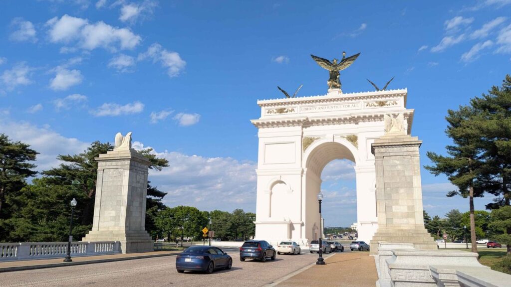 A digital rendering provided by the U.S. Commission of Fine Arts of the proposed 250-foot triumphal arch to be built in Washington. The Commission of Fine Arts on Thursday approved President Trump’s plan to build a 250-foot triumphal arch in Washington, even after the president rejected the panel’s suggestion to remove the large statues of golden eagles and a winged angel atop the structure. (U.S. Commission of Fine Arts via The New York Times)