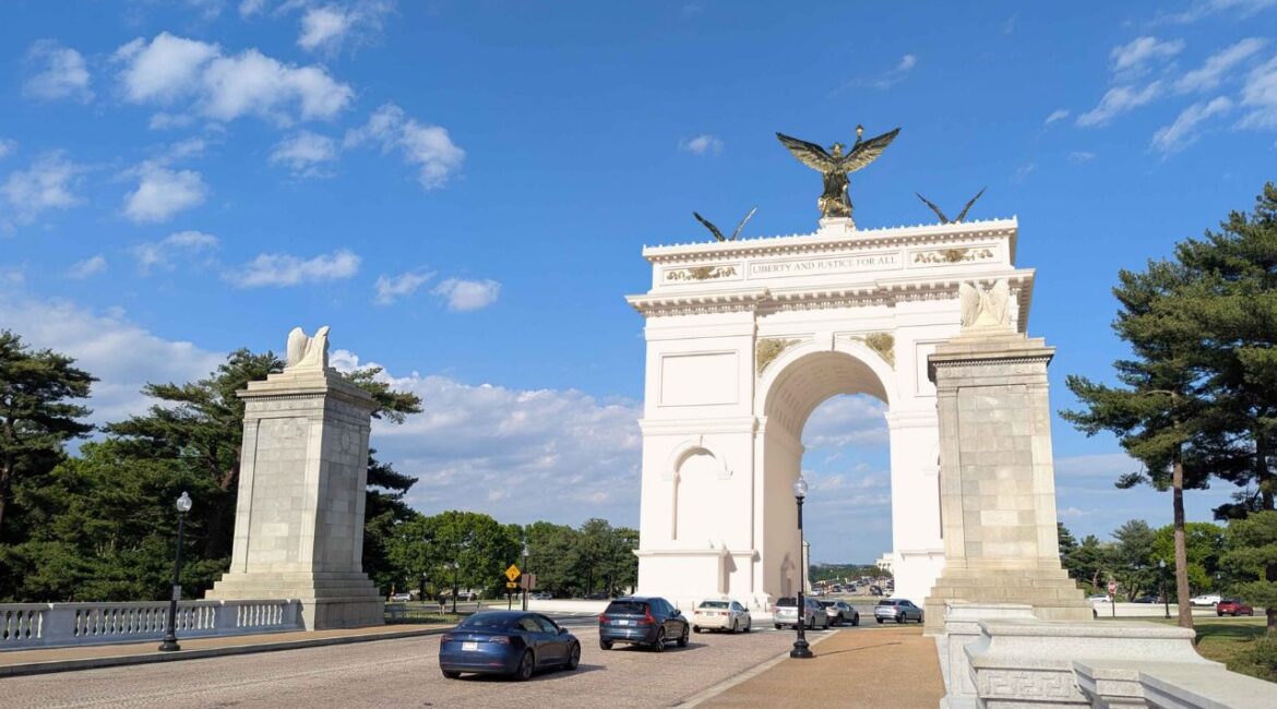 A digital rendering provided by the U.S. Commission of Fine Arts of the proposed 250-foot triumphal arch to be built in Washington. The Commission of Fine Arts on Thursday approved President Trump’s plan to build a 250-foot triumphal arch in Washington, even after the president rejected the panel’s suggestion to remove the large statues of golden eagles and a winged angel atop the structure. (U.S. Commission of Fine Arts via The New York Times)