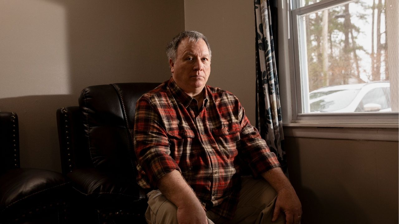 Larry Bushart at his home in Linden, Tenn., Dec. 22, 2025. Bushart, who was jailed for 37 days over a Facebook post he shared after the killing of Charlie Kirk, has agreed to a $835,000 settlement with the sheriff who detained him, his lawyers said on Wednesday, May 20, 2026. (Charity Rachelle/The New York Times)