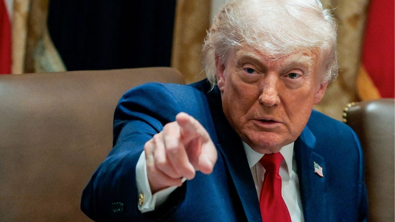 Trump Says He Can Outwait Iran, Dismisses Midterm Election Pressure