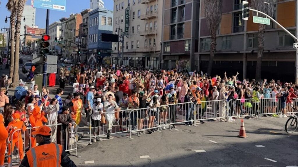 Runners and supporters line up at the 2025 Bay to Breakers. (Andres Acosta/David Perry & Associates)