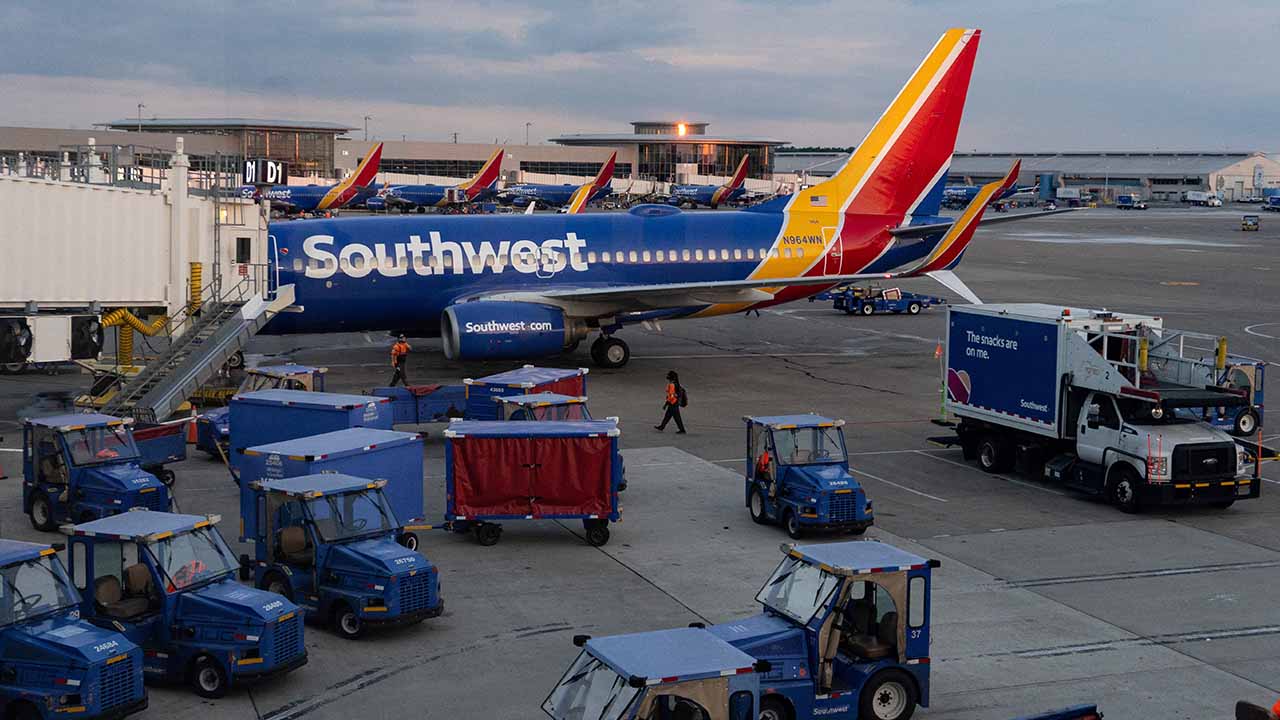 Southwest Weighs Hiring Spirit Airlines Mechanics Ahead of Boeing Max 7 Arrival